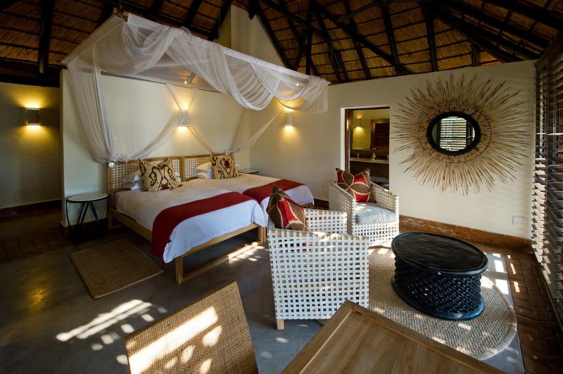 Sambia, South Luangwa Nationalpark, Mfuwe Lodge, Zimmerbeispiel Chalet