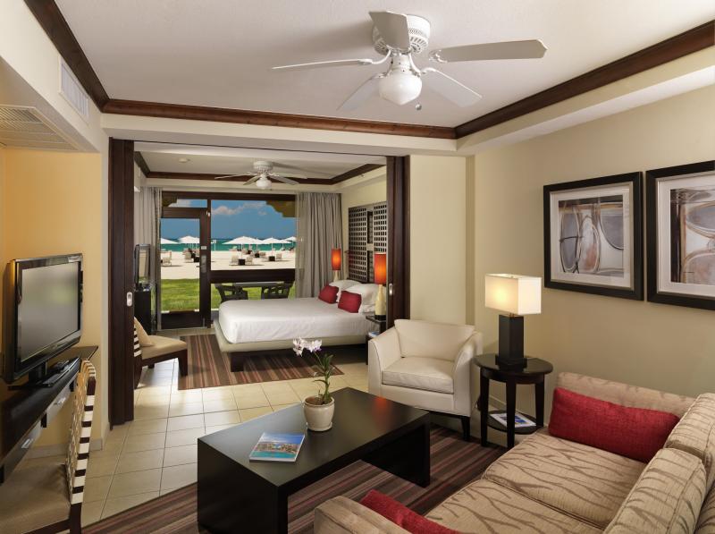 Karibik, Aruba, Bucuti & Tara Beach Resort, Zimmerbeispiel Tara Suite