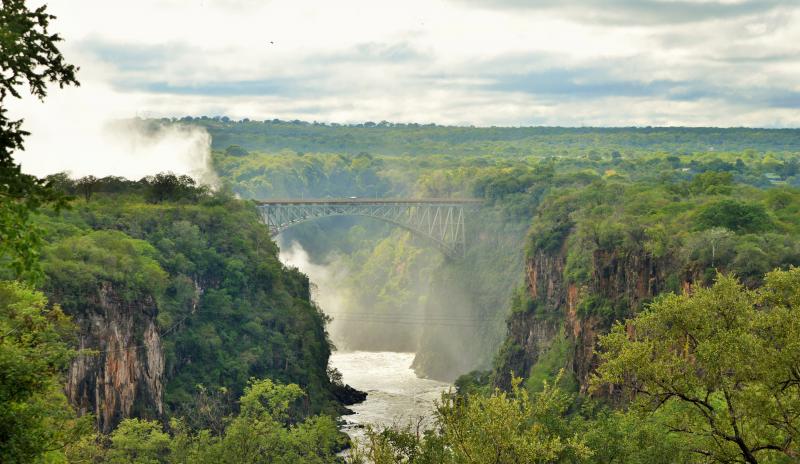 Simbabwe, Victoria Falls, Victoria Fals & Brücke
