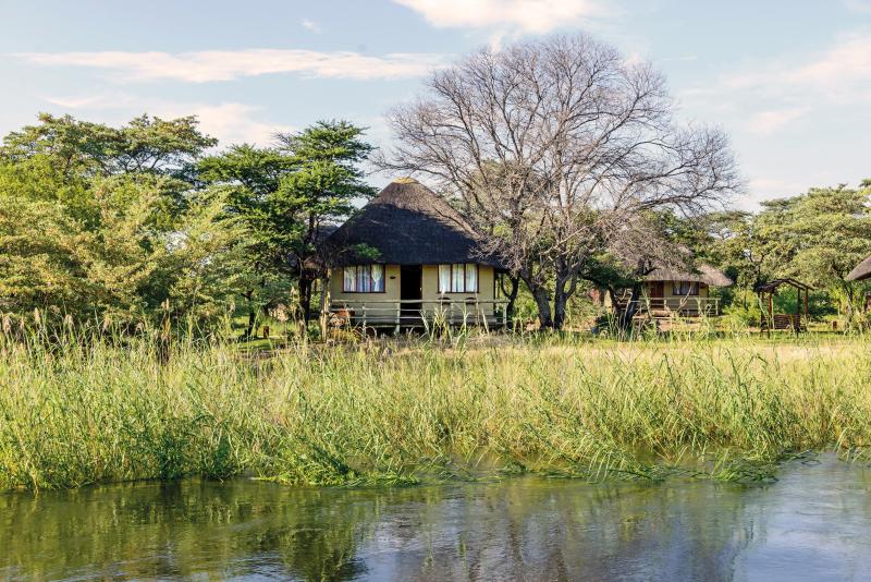 Namibia, Rundu, Hakusembe River Lodge, Chalet am Fluss