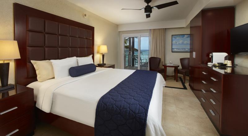 Karibik, Aruba, Oranjestad, Tamarijn Aruba All Inclusive, Zimmerbeispiel Deluxe Oceanfront