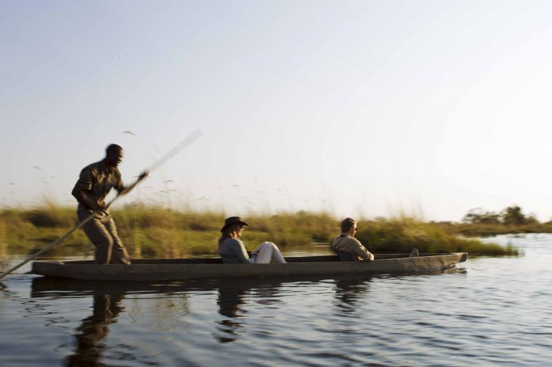 Botswana, Moremi Game Reserve, Camp Xakanaxa, Aktivitäten, Mokoro Fahrt, Flußfahrt, Ranger