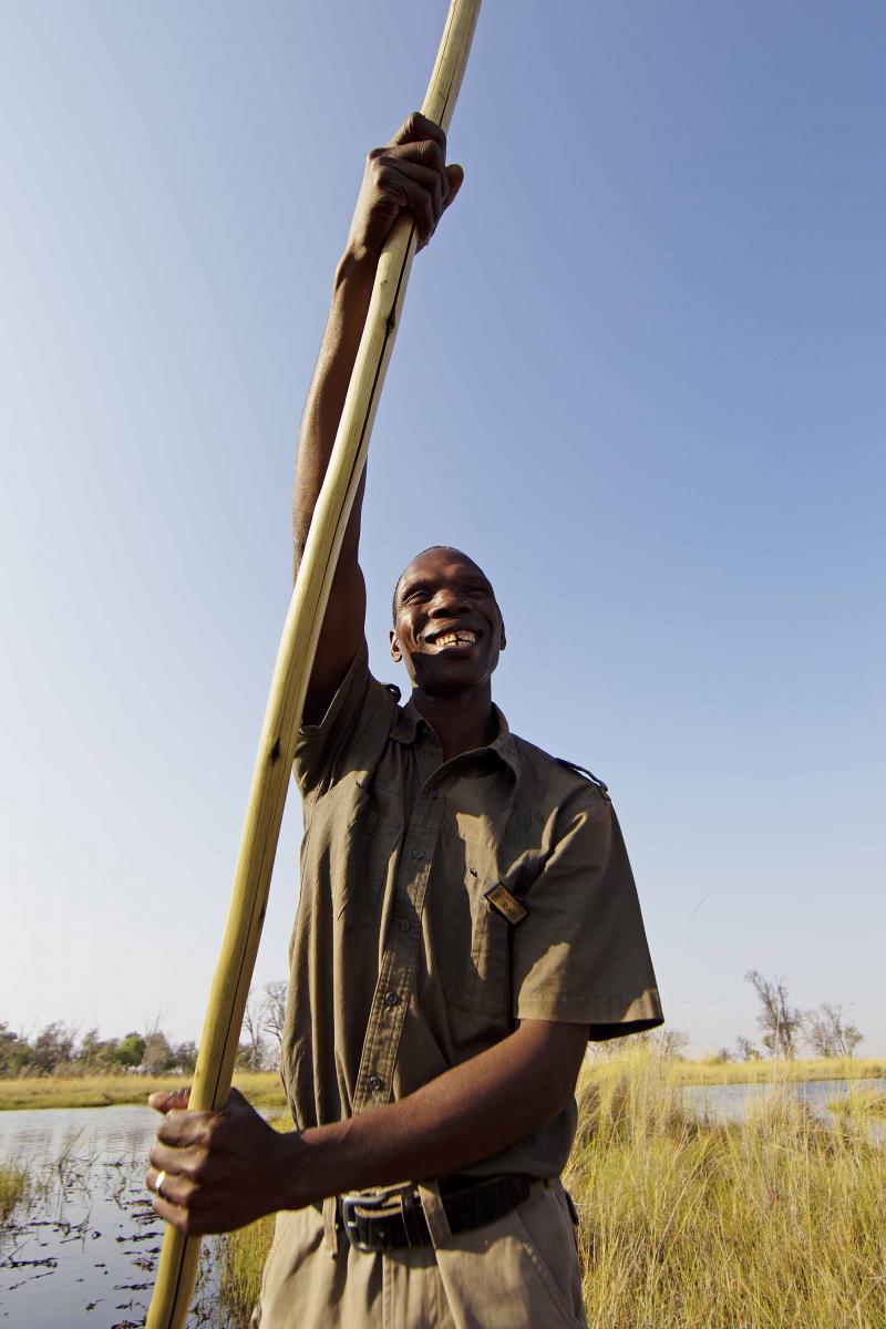 Botswana, Moremi Game Reserve, Camp Xakanaxa, Aktivitäten, Mokoro Fahrt, Flußfahrt, Ranger