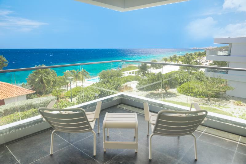 Karibik, Curacao, Jan Thiel Bucht, Papagayo Beach Hotel, Zimmerbeispiel Ocean Front View