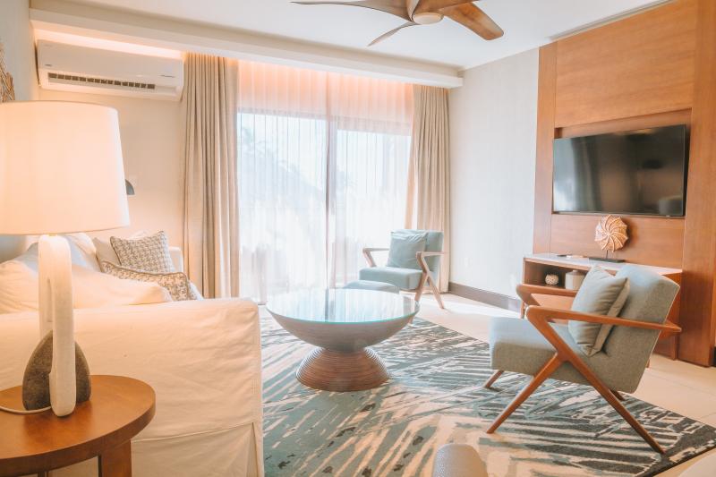 Karibik, Aruba, Manchebo Beach Resort, Zimmerbeispiel Deluxe One Bedroom Suite