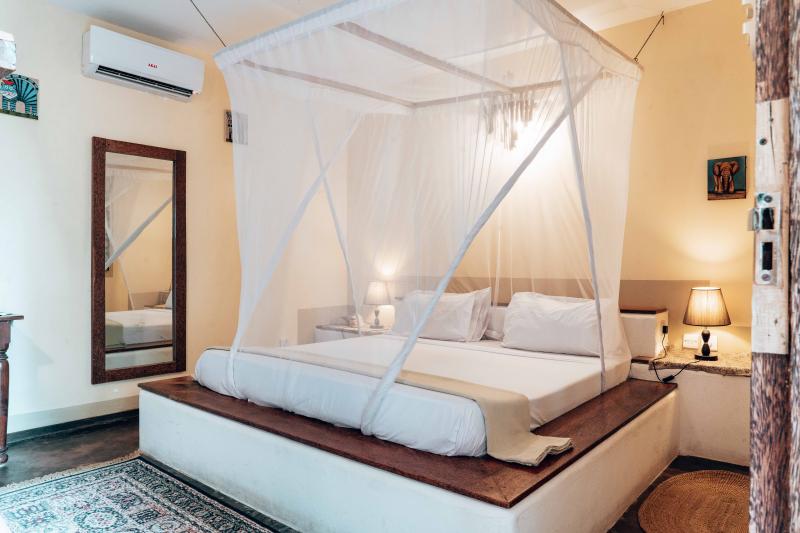 Tansania, Sansibar, Sahari Zanzibar, Zimmerbeispiel Standard Poolblick