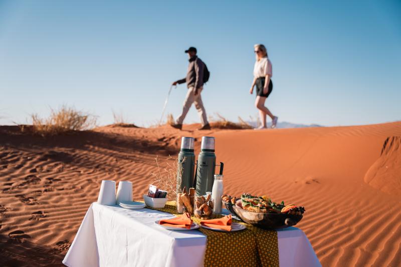 Namibia, NamibRand Reserve, Dune Camp, Morgensafari