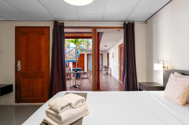 Curacao, Willemstad, The Ritz Village, Zimmerbeispiel Standard Room