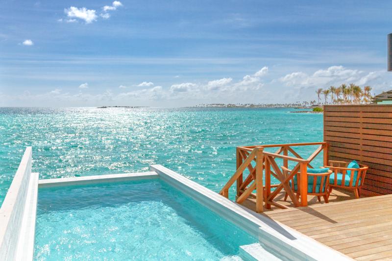 Malediven, Joy Island Maledives Lagoon Suite Pool