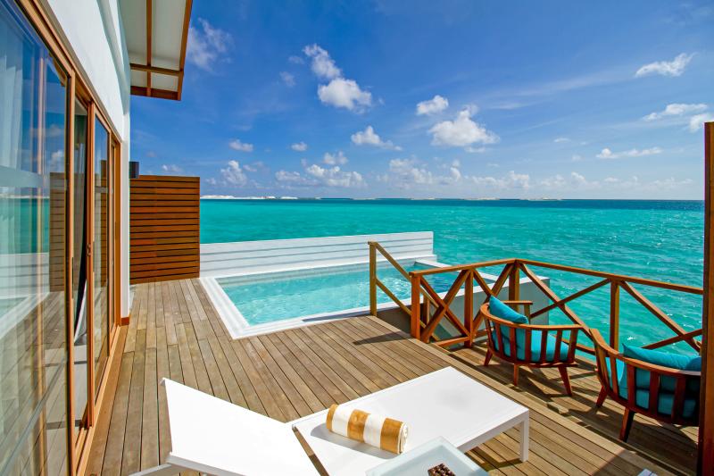 Malediven, Joy Island Maledives Lagoon Suite with Pool