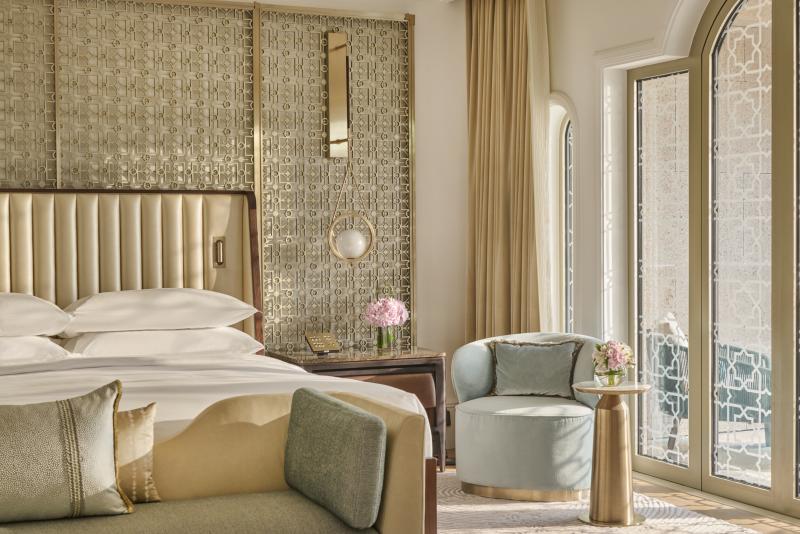 Vereinigte Arabische Emirate, Abu Dhabi, Emirates Palace Mandarin Oriental, Zimmerbeispiel Deluxe City View Room