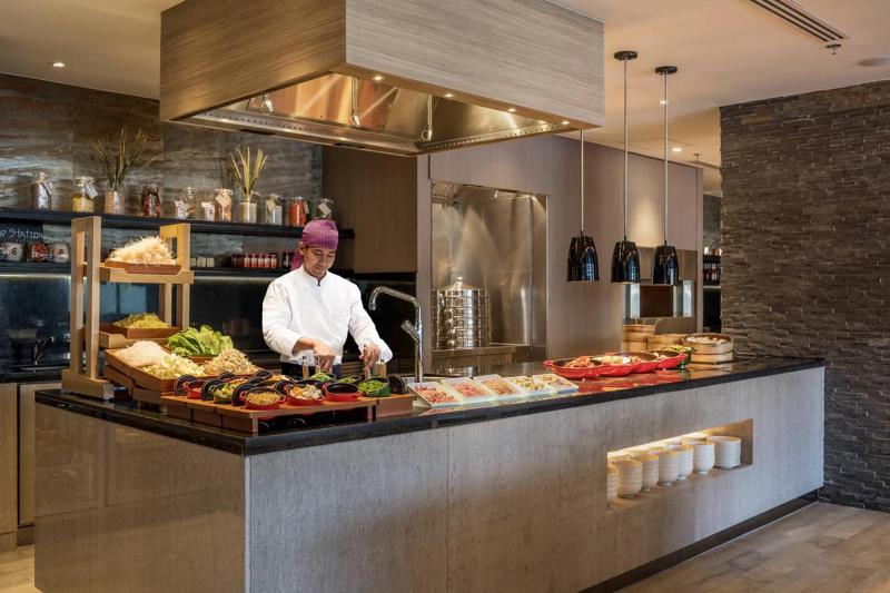 Kambodscha, Siem Reap, Courtyard by Marriott Siem Reap Resort, Lok Lak Buffet