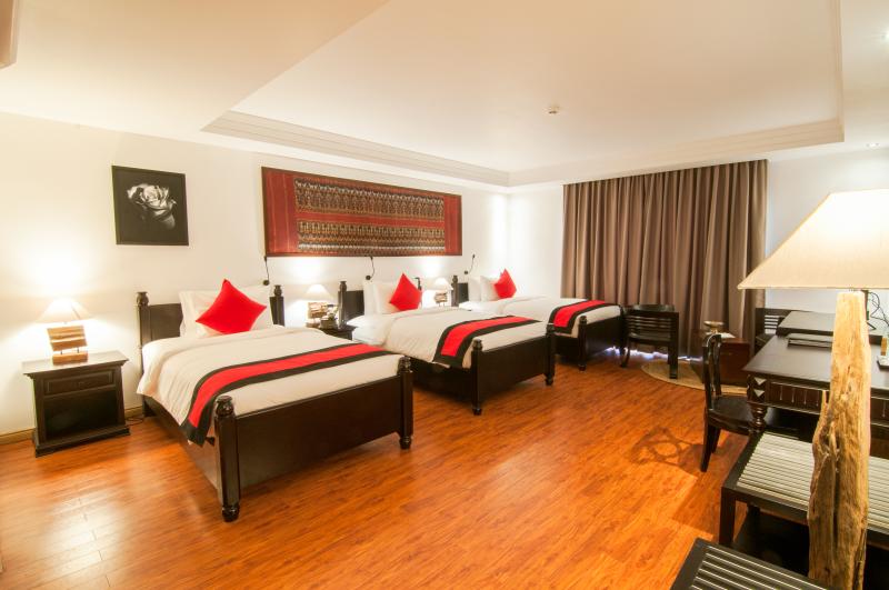 Kambodscha, Phnom Penh, La Rose Suites, Zimmerbeispiel Junior Suite Triple