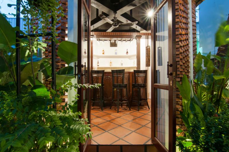 Kambodscha, Phnom Penh, La Rose Suites, Pool Bar