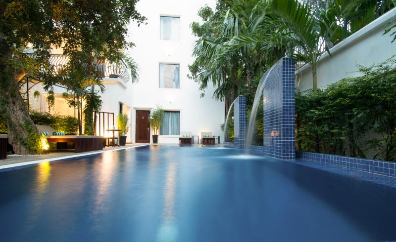 Kambodscha, Phnom Penh, La Rose Suites, Salzwasser Pool