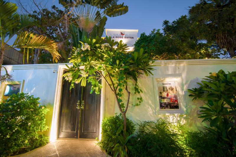 Kambodscha, Phnom Penh, La Rose Suites, Eingang