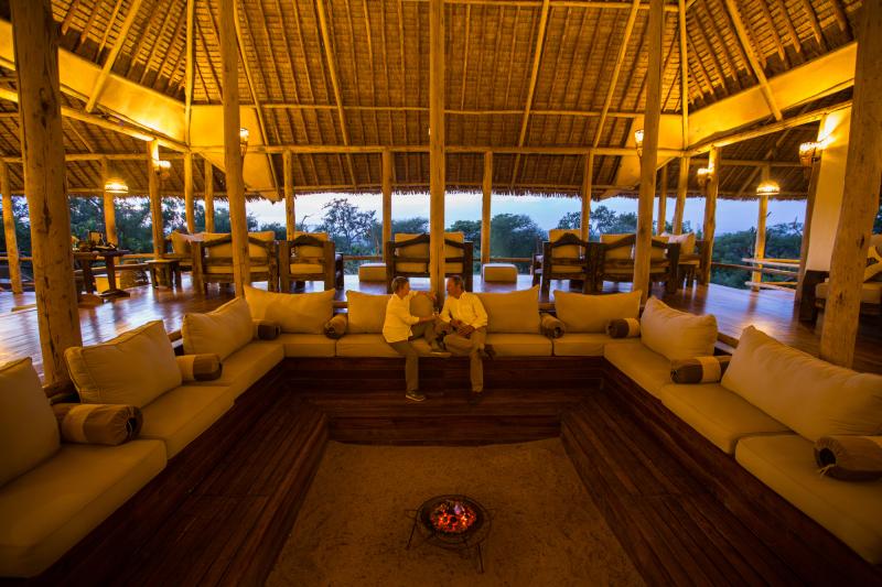 Tansania, Tarangire Nationalpark, Tarangire Treetops Lodge, Lounge, Feuerstelle
