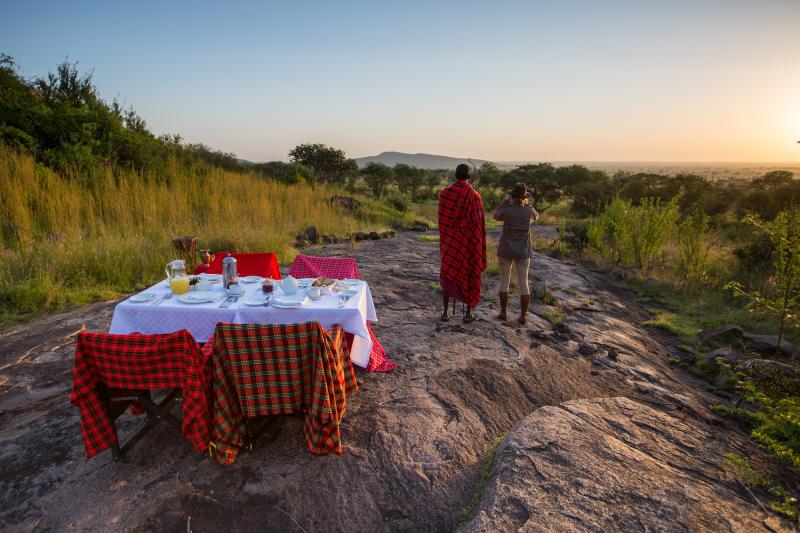 Tansania, Serengeti Nationalpark, Elewana Serengeti Pioneer Camp, Bush Frühstück